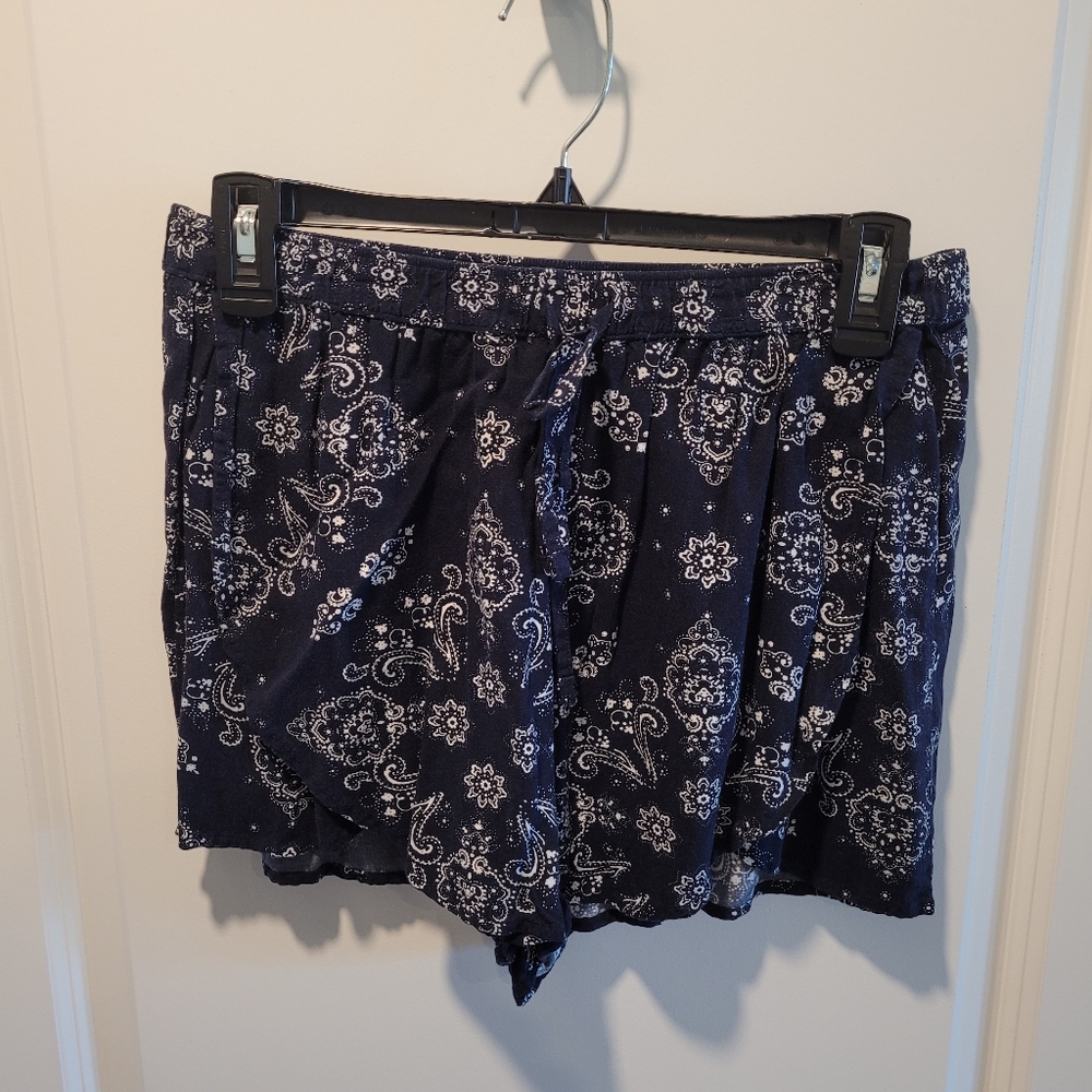 Hollister flowy shorts